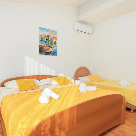 Apartments And Rooms With Parking Space Kastel Stafilic, Kastela - 18673 Rum bild