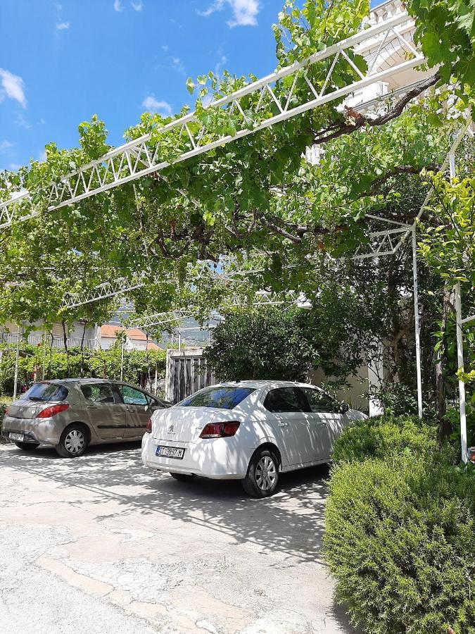 Apartments And Rooms With Parking Space Kastel Stafilic, Kastela - 18673 Exteriör bild